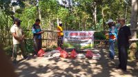 Pemdes Paringan Bersama Satgas Covid -19 Desa Paringan Serahkan Bantuan Sembako Kepada Keluarga Pasien Covid-19
