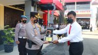 Kapolres Ponorogo Berikan Penghargaan Kepada 52 Anggota Polri dan ASN Yang Berprestasi